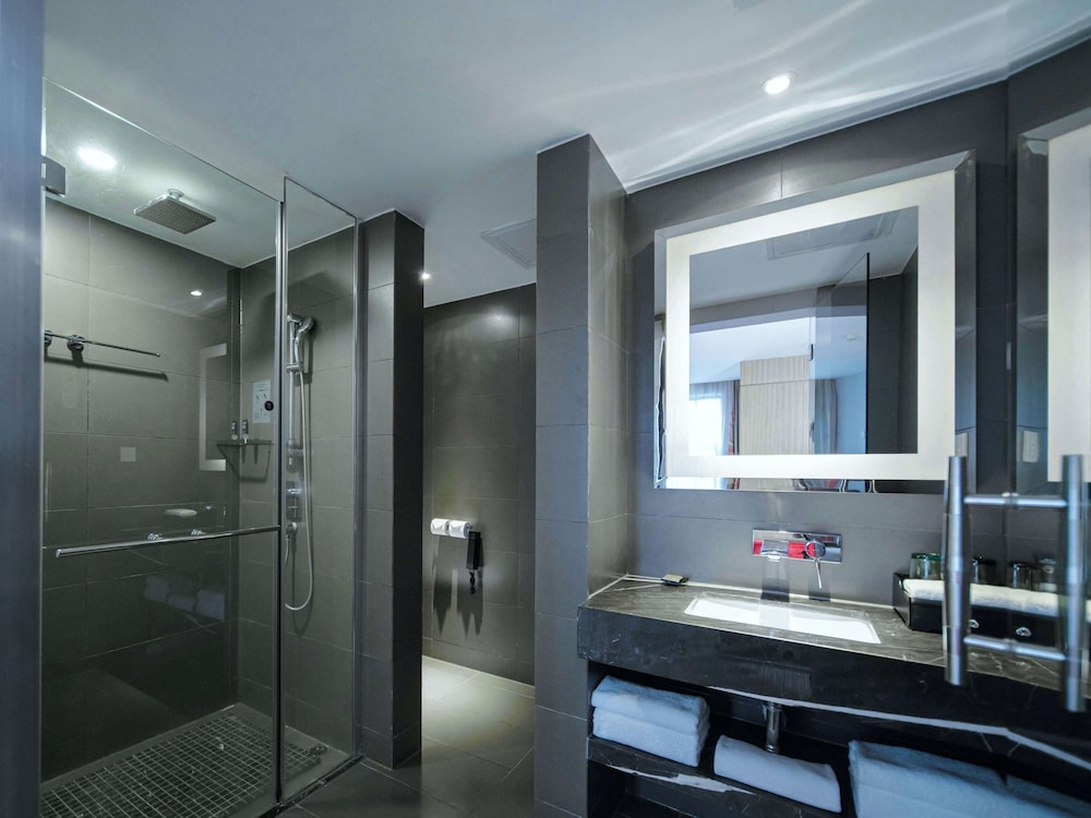 Deluxe Business Room photo 2
