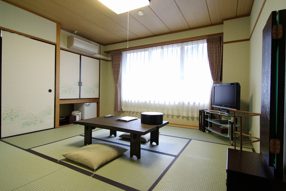 Standard Room, Multiple Beds, Shared Bathroom (for 1-3 people) photo 1
