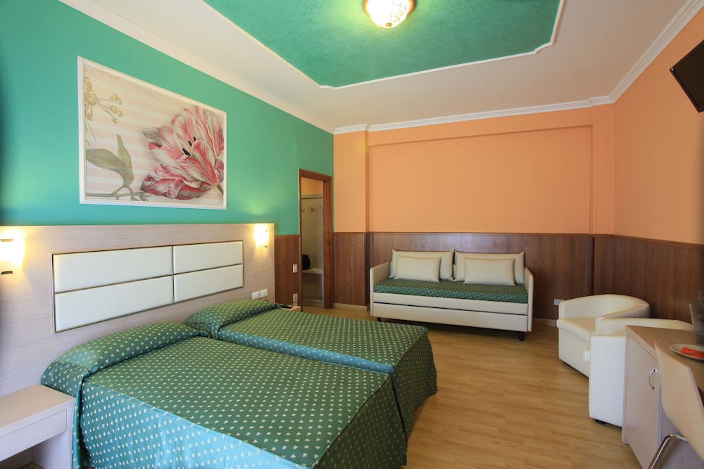Triple Room - Photo 1