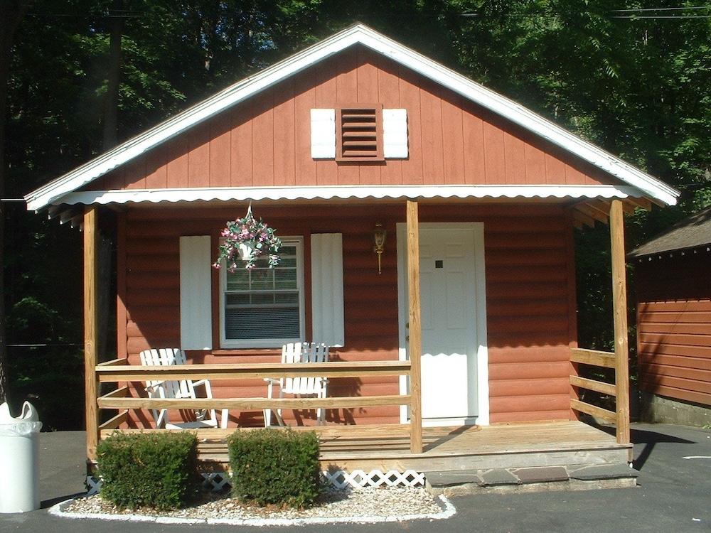 Brown Cabins with Two Beds photo 3