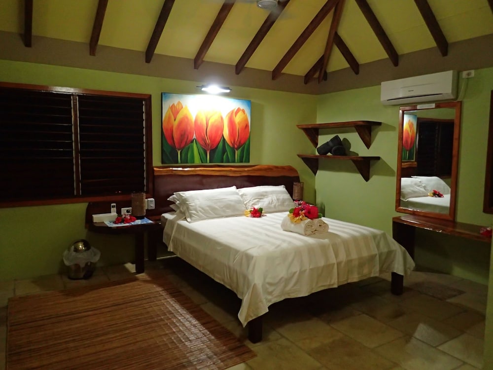 Bungalow, Beachfront photo 2