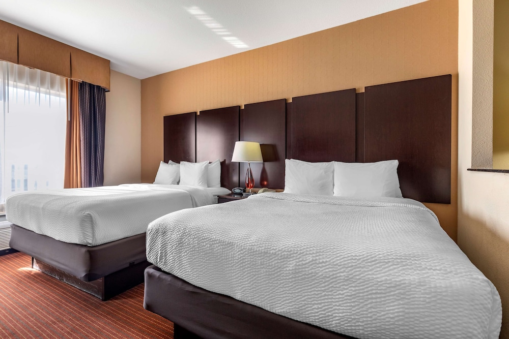 Suite, 2 Queen Beds, Non Smoking (with Sofabed) - Photo 1