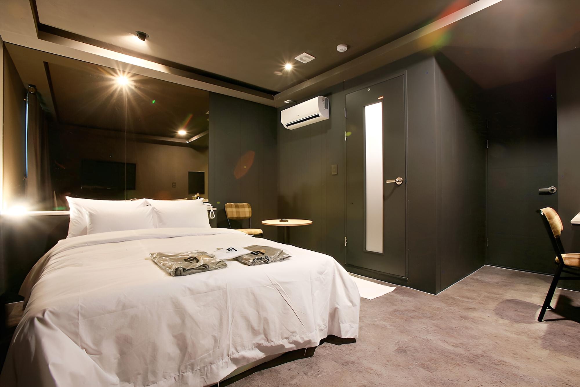Room (Standard B (You can watch Netflix for) photo 2