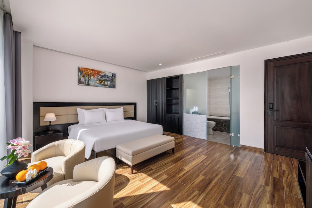 Deluxe Double Room, Bathtub