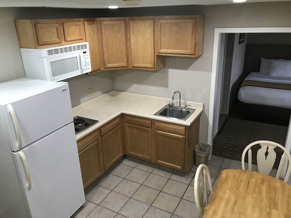 Economy Suite, 2 Queen Beds, Kitchenette - Photo 4