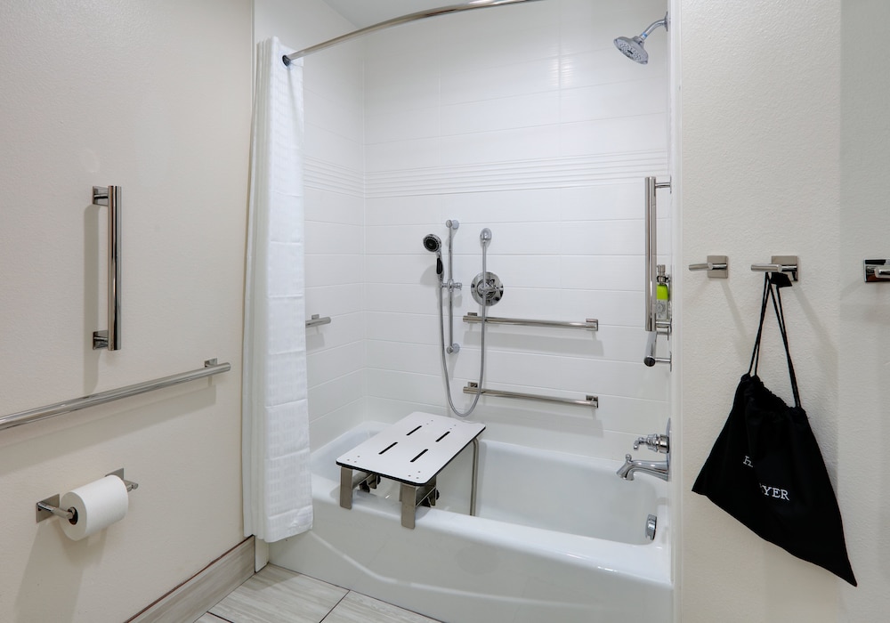 Studio Suite, 1 King Bed, Accessible Bathtub (Accessible Tub) - Photo 4