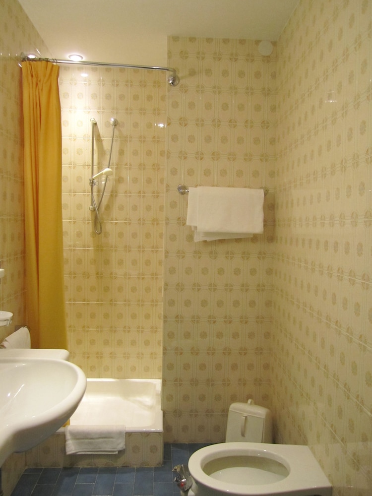 Double Room - Photo 5