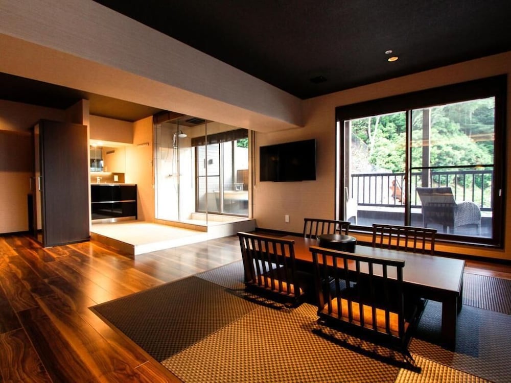 Ocean suite [sea side &amp; private terrace with open-air bath]  Smoking photo 3