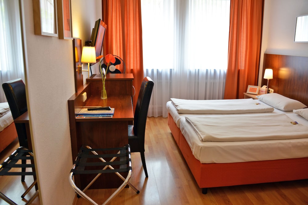 Standard Double or Twin Room photo 2