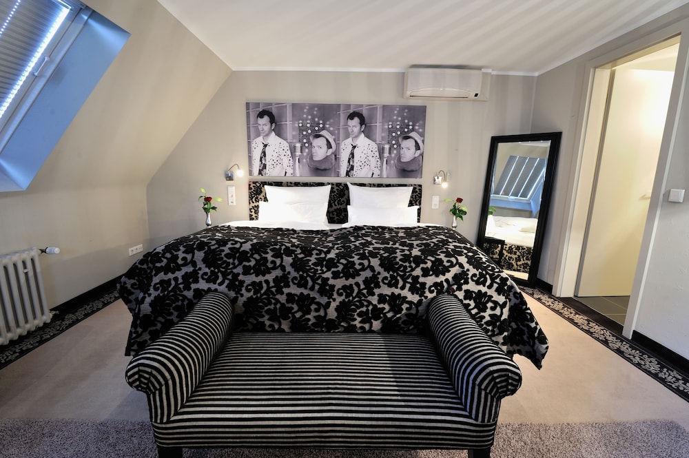 Executive Room - Photo 1