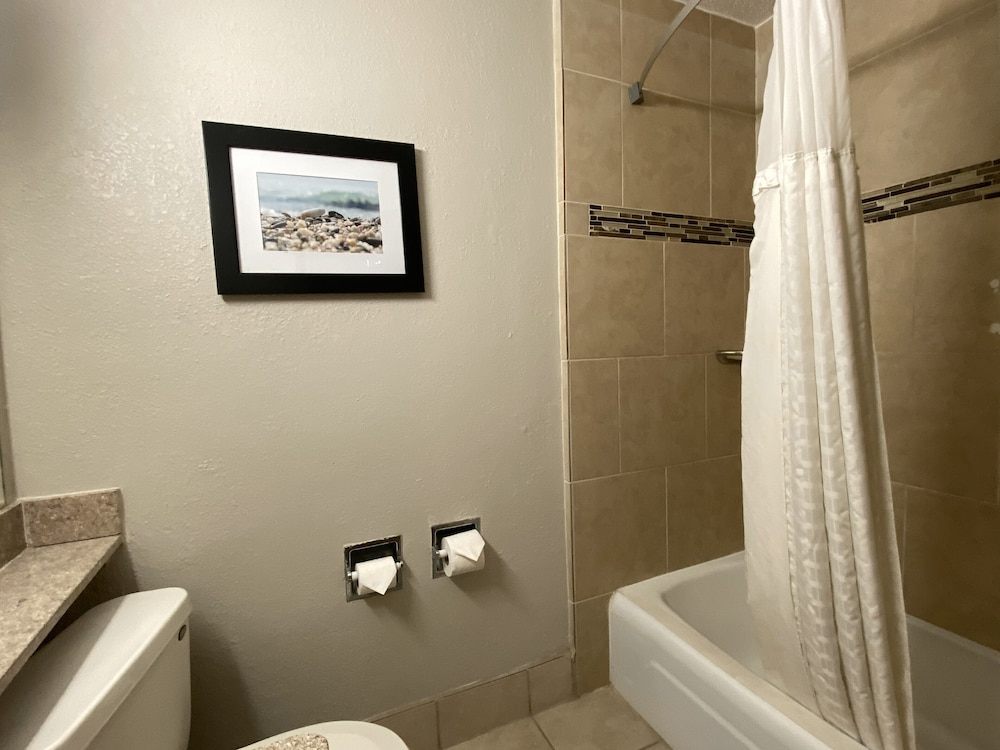 Superior Room, 1 King Bed, Non Smoking photo 3