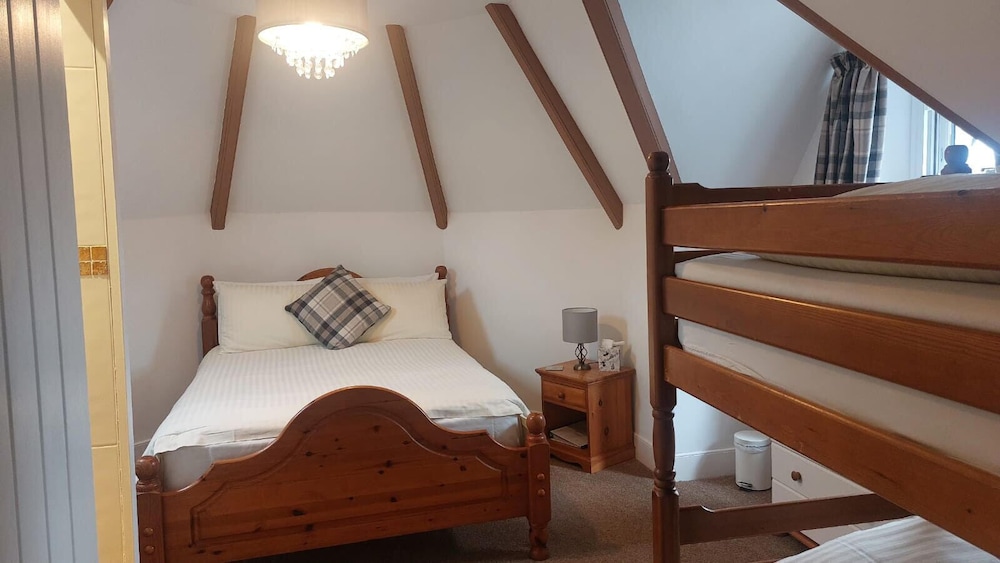 Suite, Ensuite photo 2