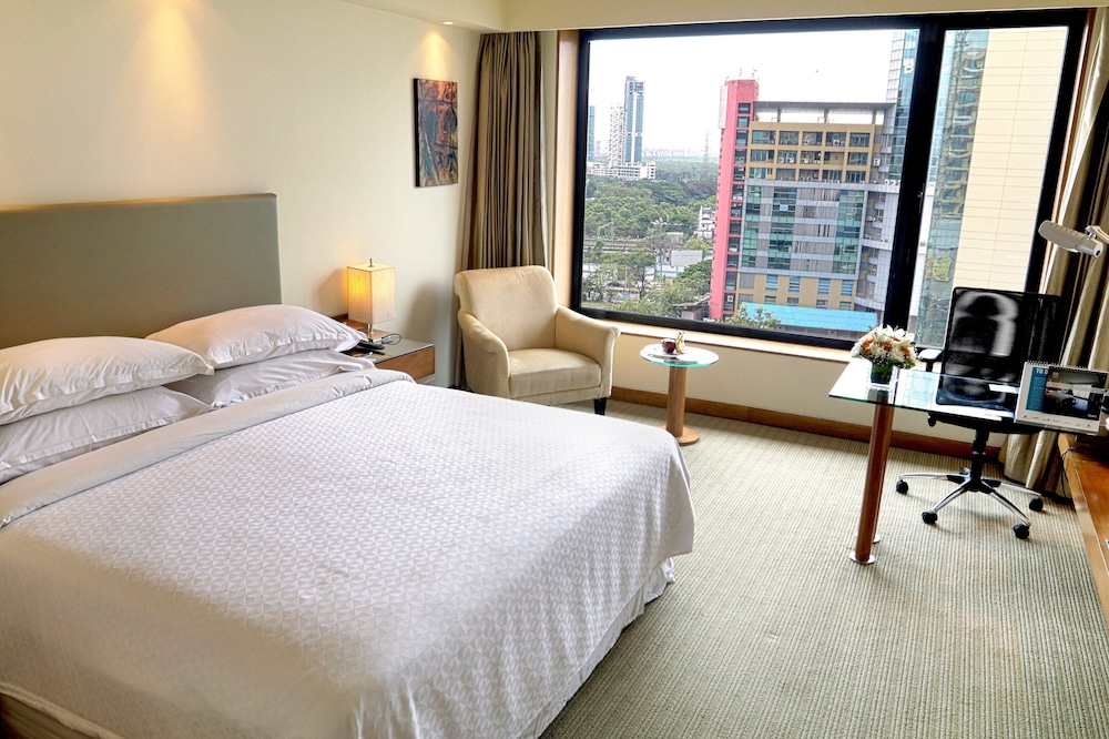 Deluxe Room, 1 King Bed (City View) - Photo 6