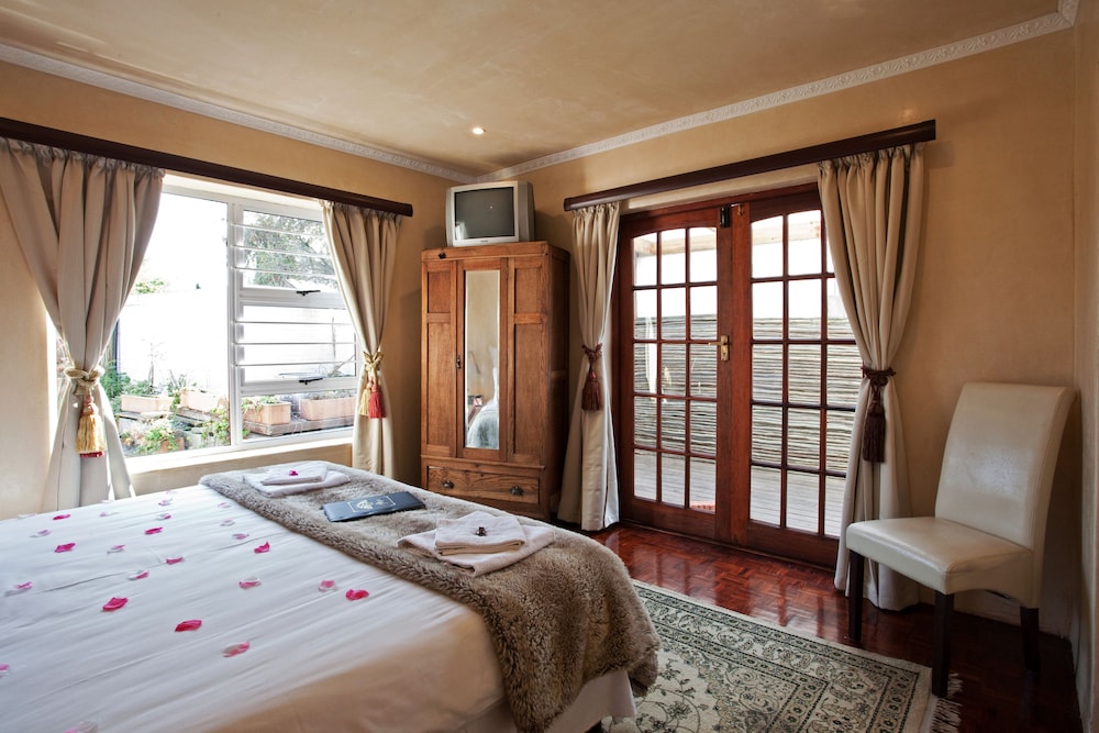 Terrace Room 9 with King or Single Beds photo 2