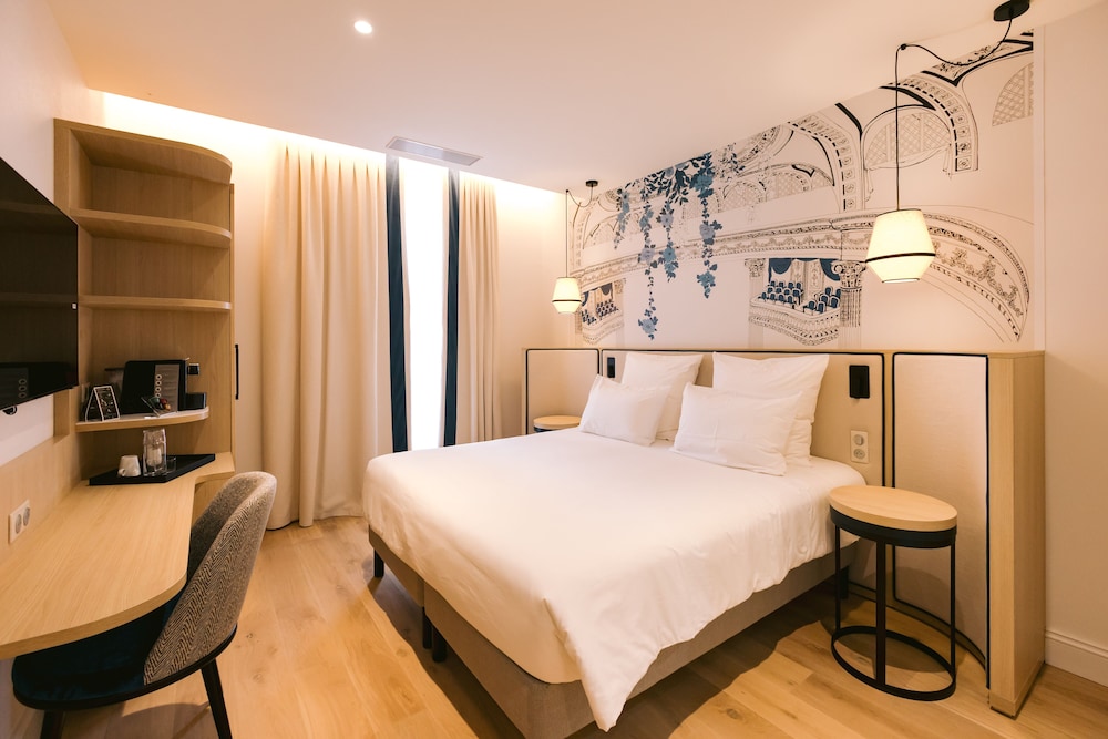 Family Room, 2 Bedrooms