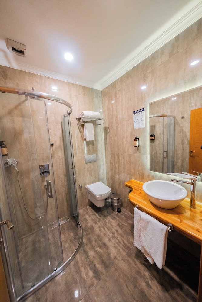 Deluxe Double or Twin Room, 1 Bedroom, Balcony, City View photo 2