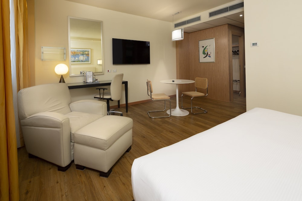 Suite, 1 King Bed (Living Area) - Photo 2