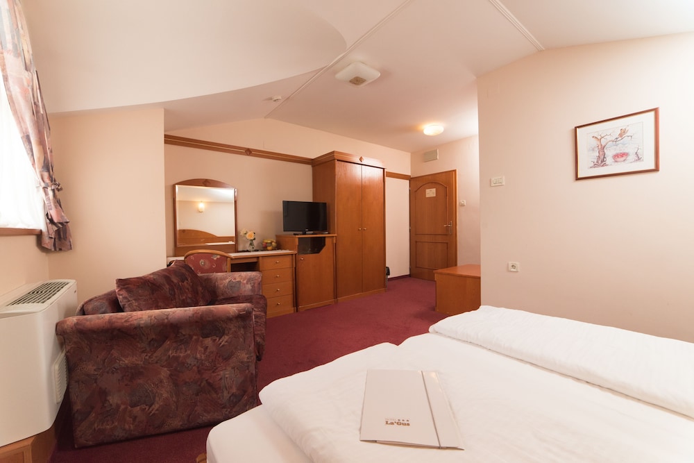 Standard Twin Room photo 2