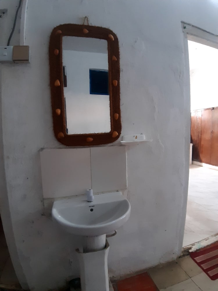 Economy Double or Twin Room, 5 Bedrooms, Non Smoking photo 2