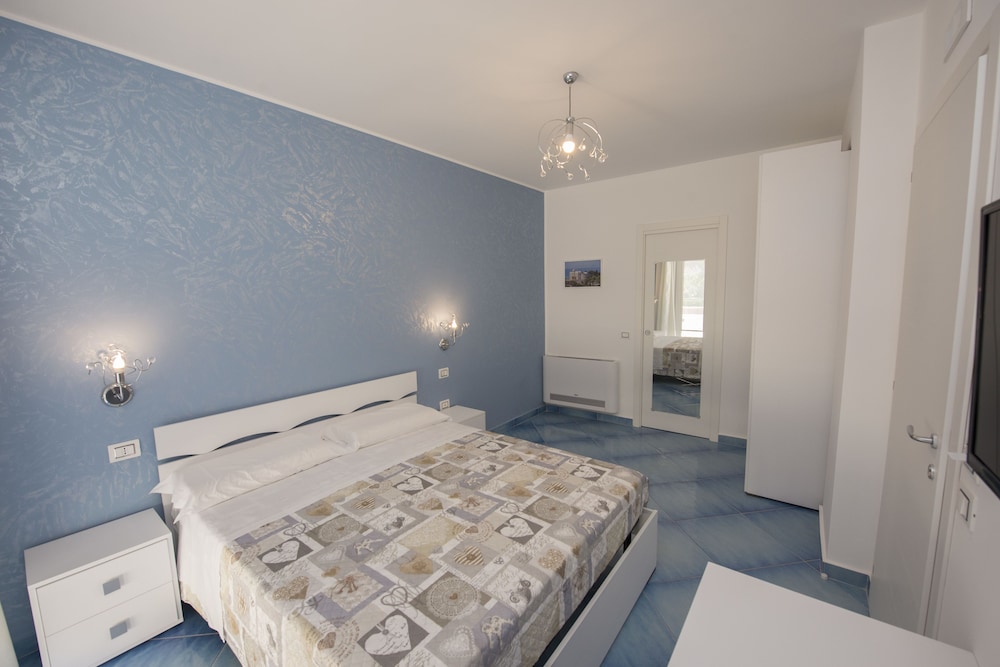 Comfort Triple Room, 1 Queen Bed with Sofa bed, City View (203) photo 1