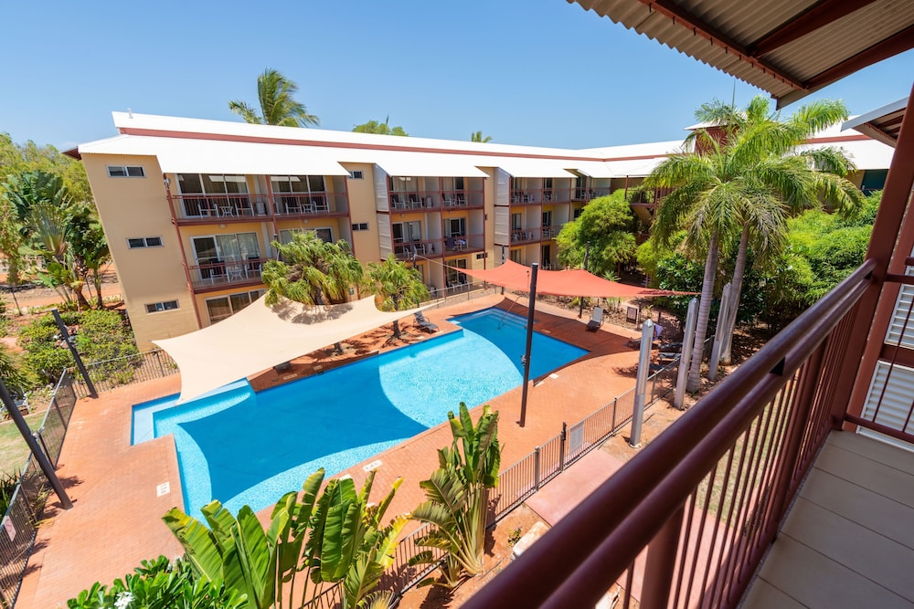 Poolview - Eco Green Stay