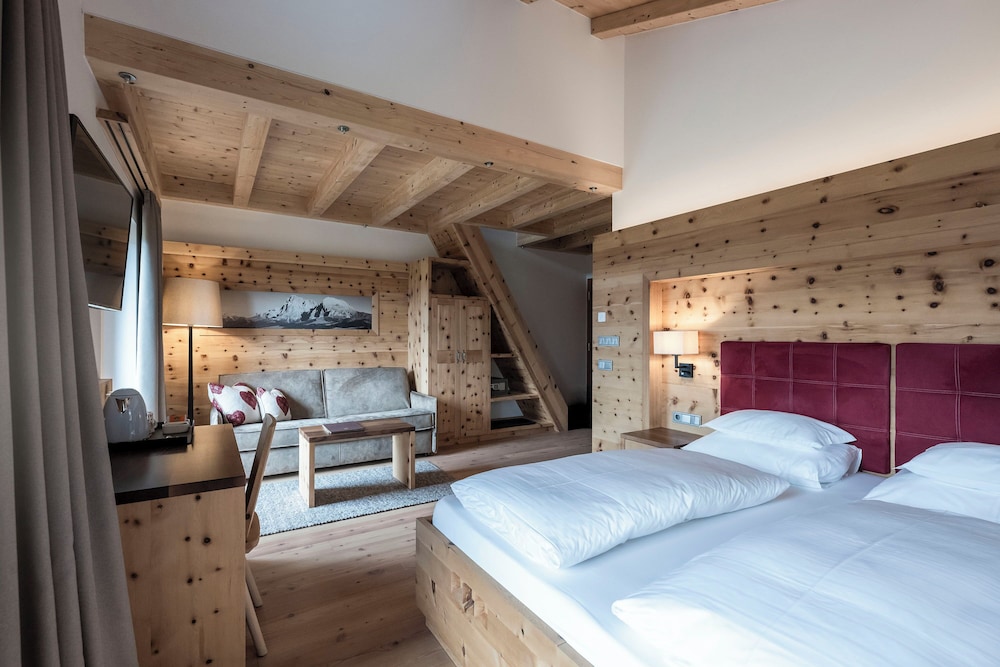 Junior Suite, Balcony, Valley View
