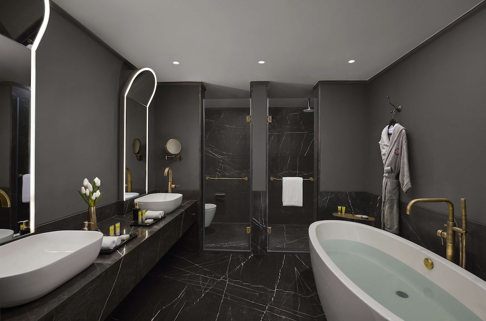 Executive Suite - Photo 4