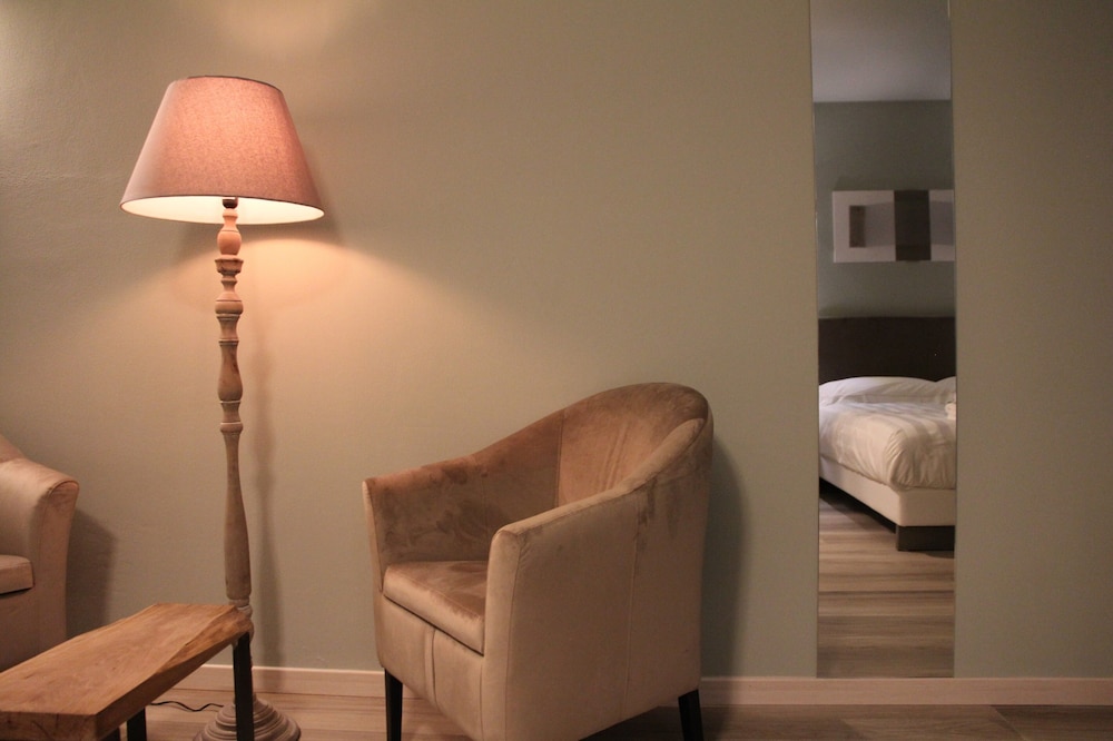 Room (Elegance 23)