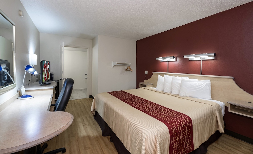 Superior Room, 1 King Bed, Non Smoking - Photo 6