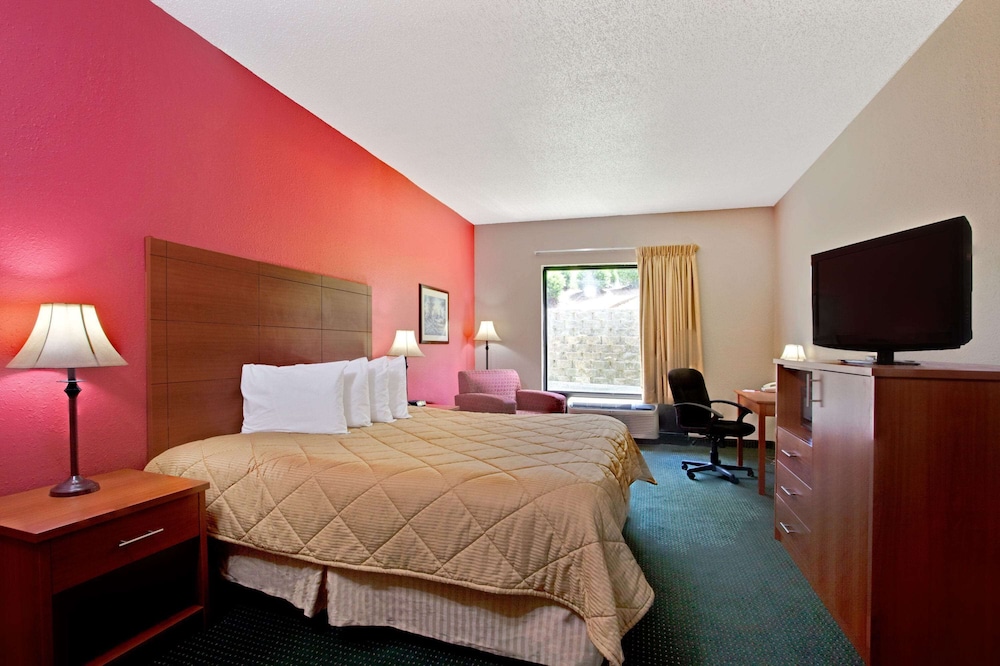 Room, 1 King Bed, Non Smoking - Photo 1