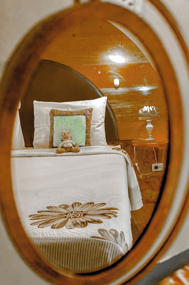 Premier Apartment, 1 Queen Bed, Accessible, Courtyard View photo 2