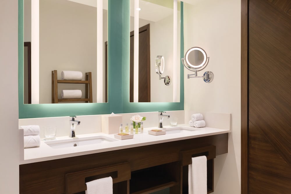 Junior Suite, 1 King Bed, Oceanfront