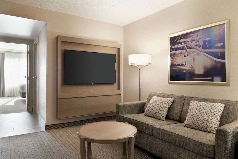 Suite, One King Bed, Accessible, Non Smoking - Photo 3