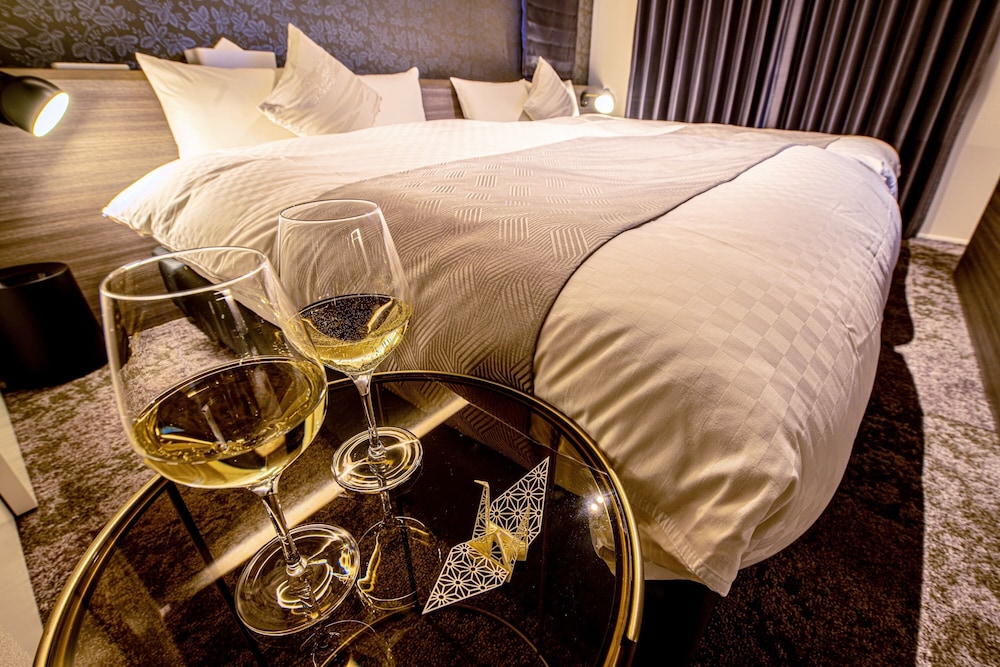 Quad Double Bed Suite - Photo 5