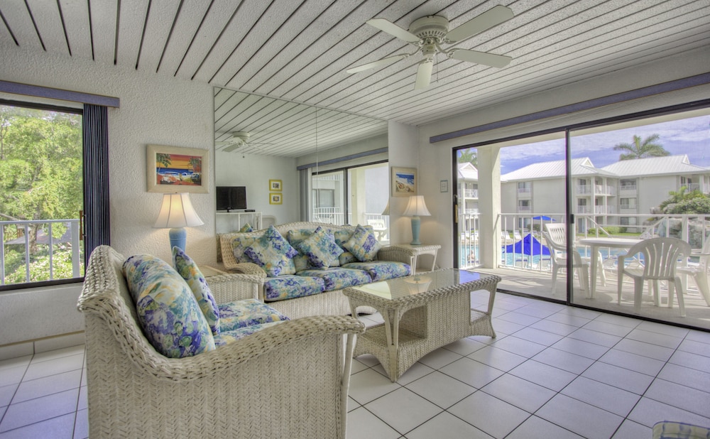 Condo, 2 Bedrooms, Poolside