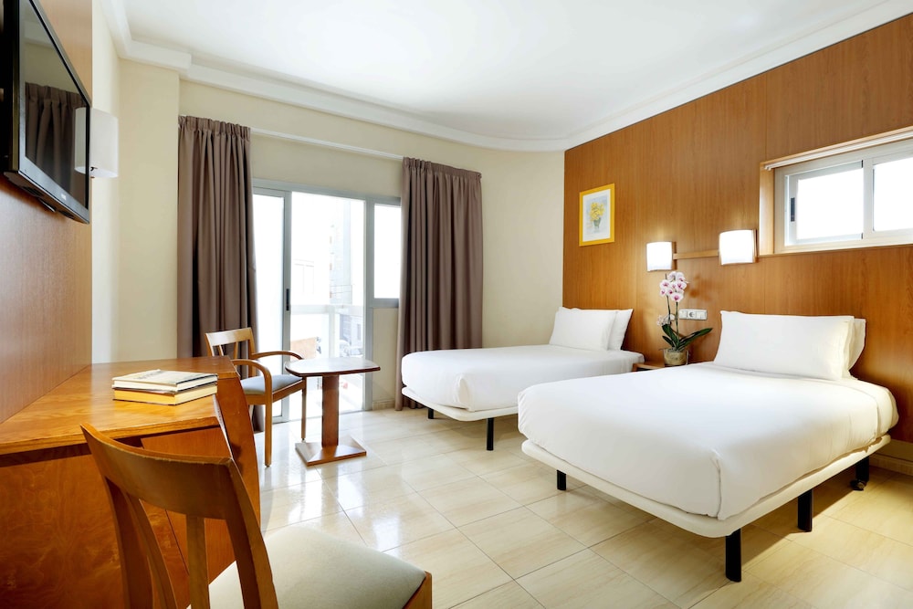 Standard Twin Room, 2 Twin Beds - Photo 1