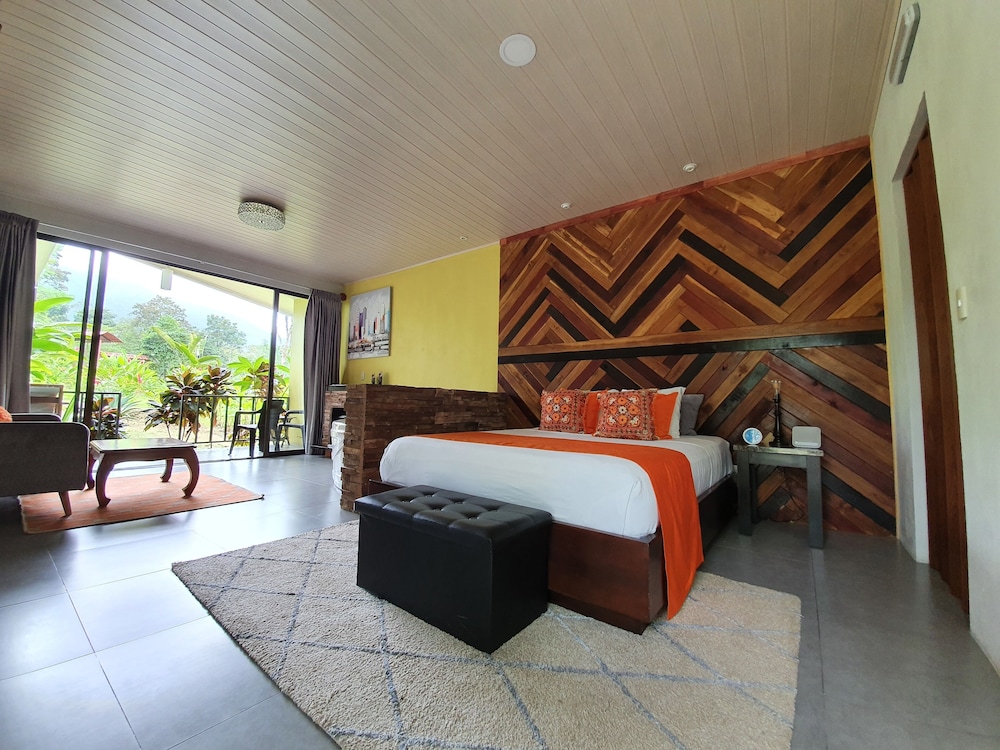 Deluxe Suite, Hot Tub, Hill View photo 1