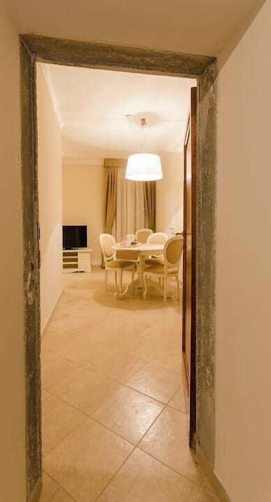 Classic Apartment photo 3
