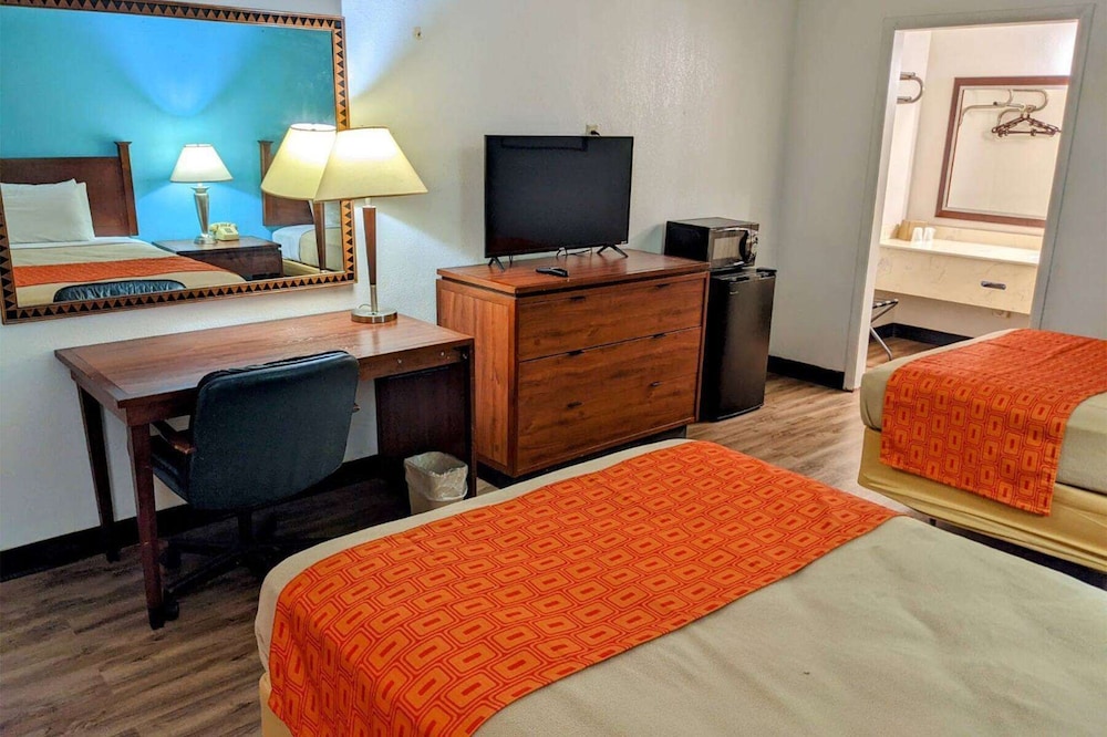Room, 2 Double Beds, Non Smoking - Photo 1
