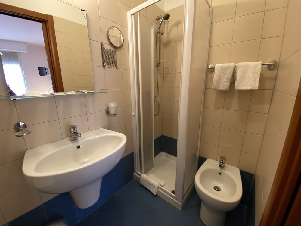 Superior Triple Room photo 3