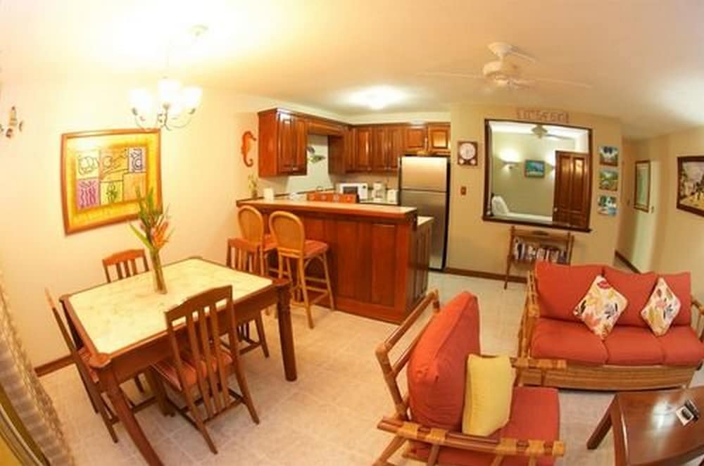 Suite, 2 Bedrooms, Oceanfront thumbnail 5