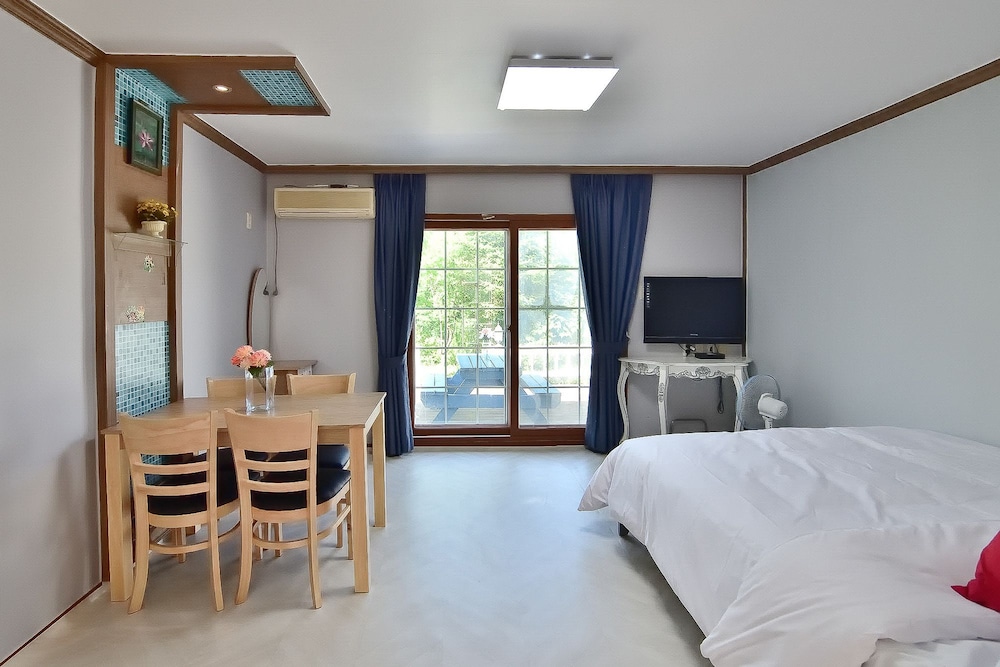 Room (8 PY) photo 3