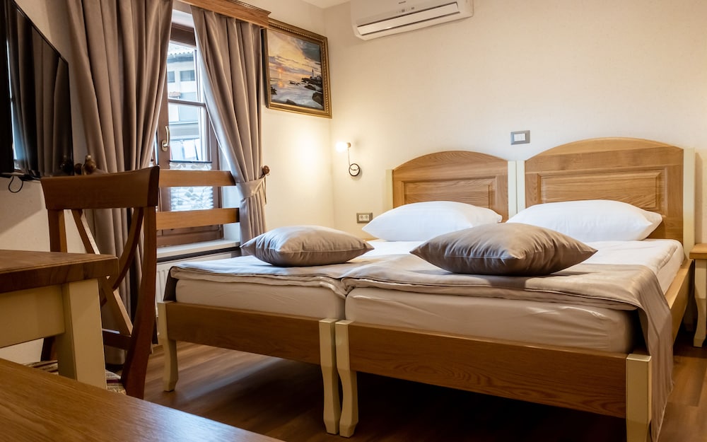 Economy Room, 1 Queen Bed, Non Smoking photo 2
