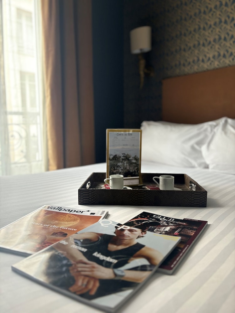 Chambre Prestige vue Eiffel Double ou avec lits jumeaux photo 1