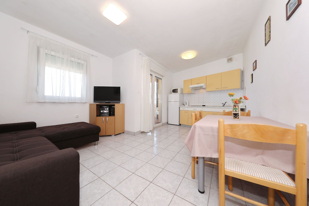 Apartment (A1)