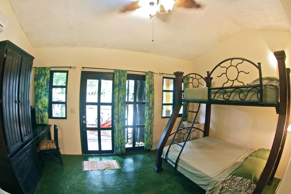 Comfort Triple Room, Multiple Beds photo 2