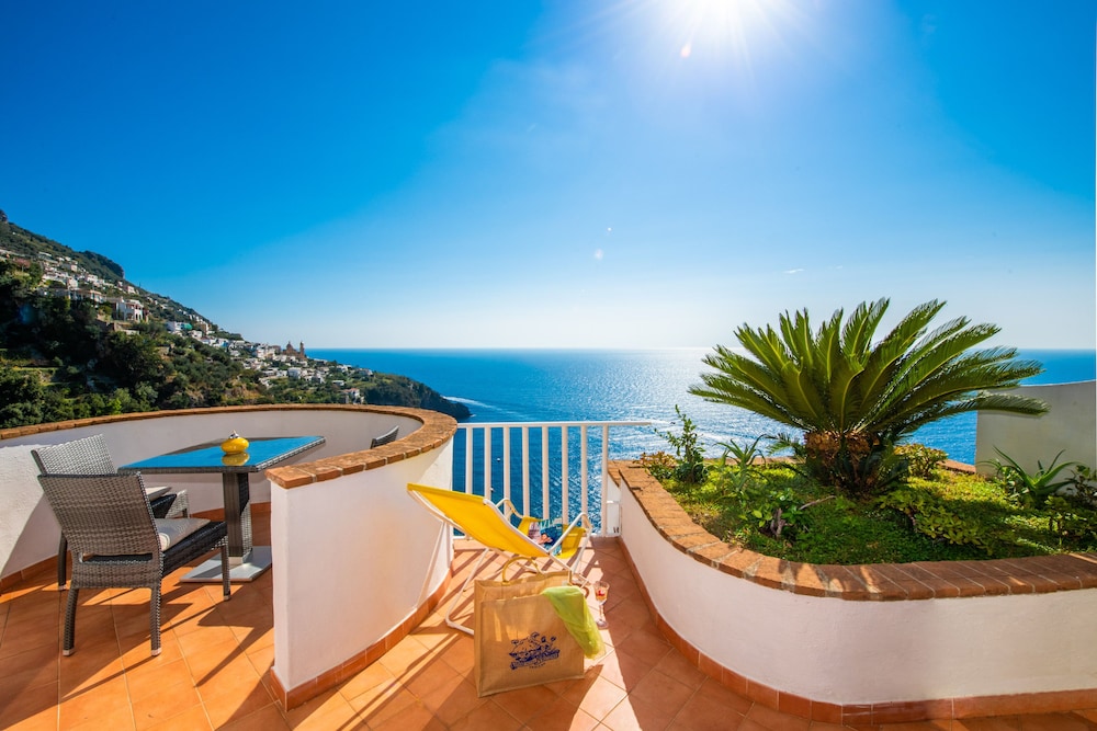 Deluxe Quadruple Room, Balcony, Sea View - Photo 3