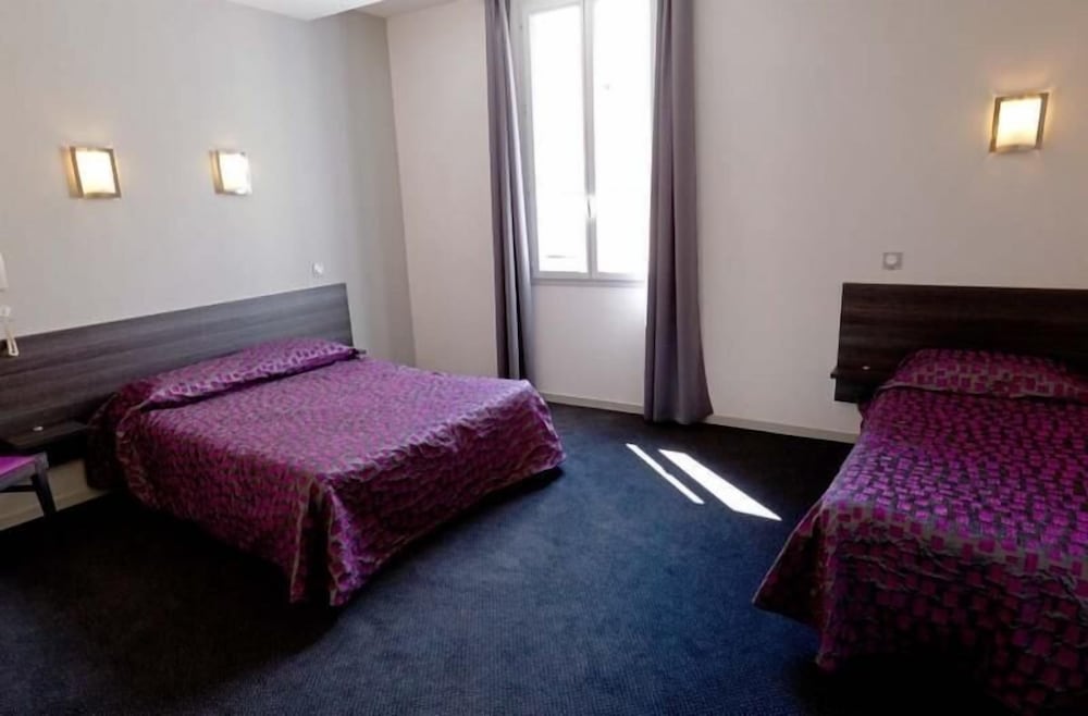 Triple Room, 3 Twin Beds photo 3