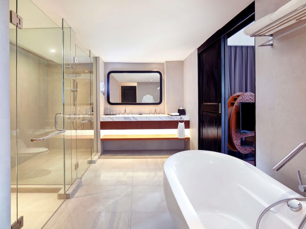 Executive Suite, 1 King Bed - Photo 5