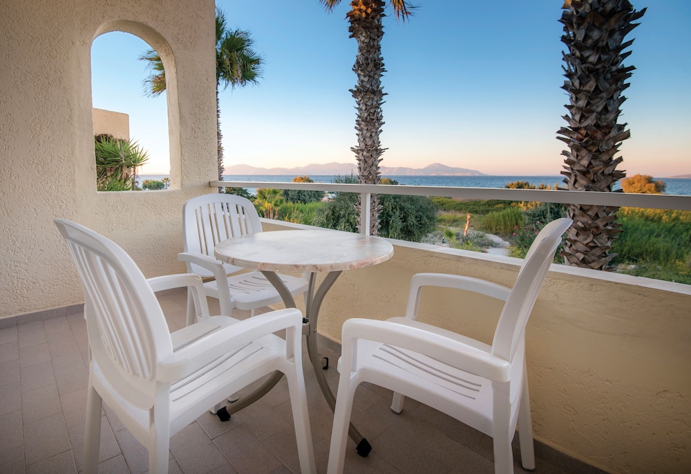 Superior Twin Room, Sea View photo 3